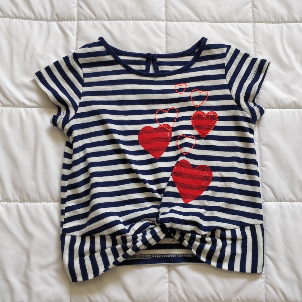 Blue & white knotted tee with hearts 6-12M